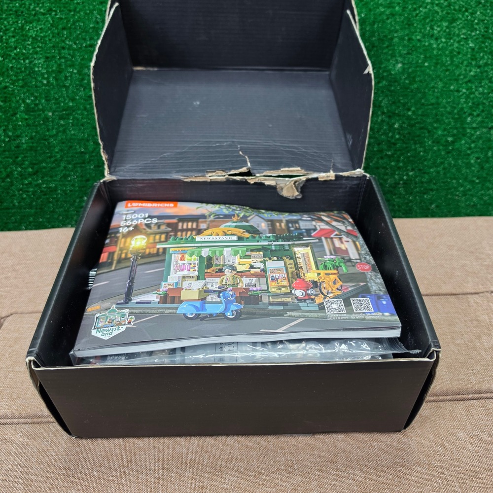 Lumibricks 15001 Retro Newsstand Building Blocks Set - Picture 3 of 9